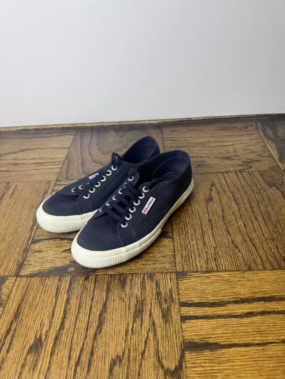 Superga womens S000010 Sneaker White Navy Size 39 US Size 8.5